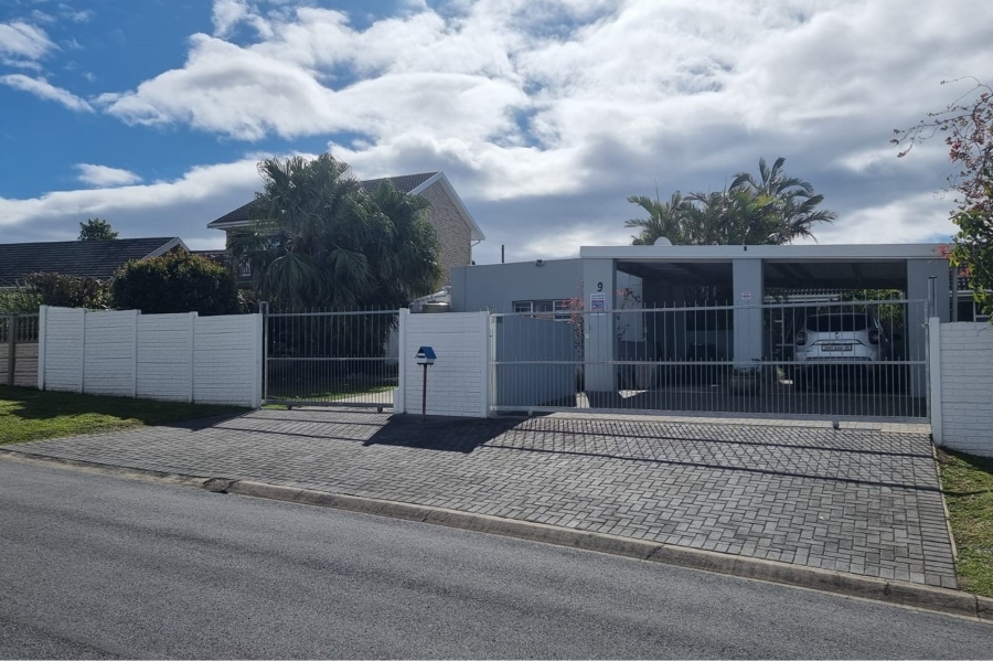 4 Bedroom Property for Sale in Beacon Bay Eastern Cape